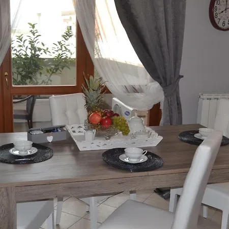 아파트 Airport & Fair